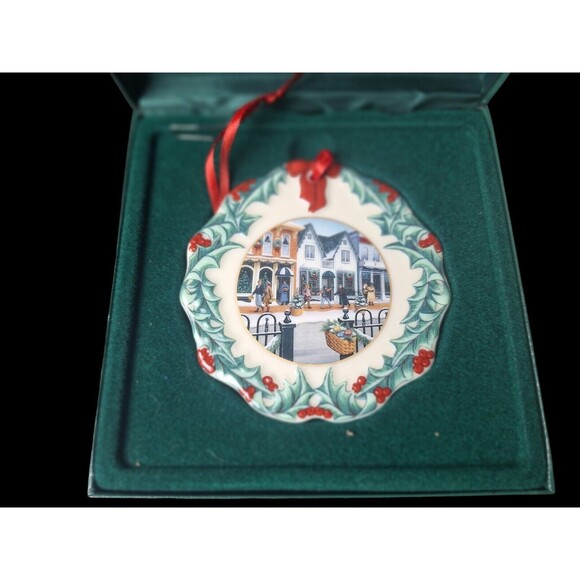 Longaberger 1998 Longaberger Ornament - Picture 2 of 3